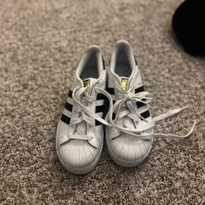 Adidas superstars